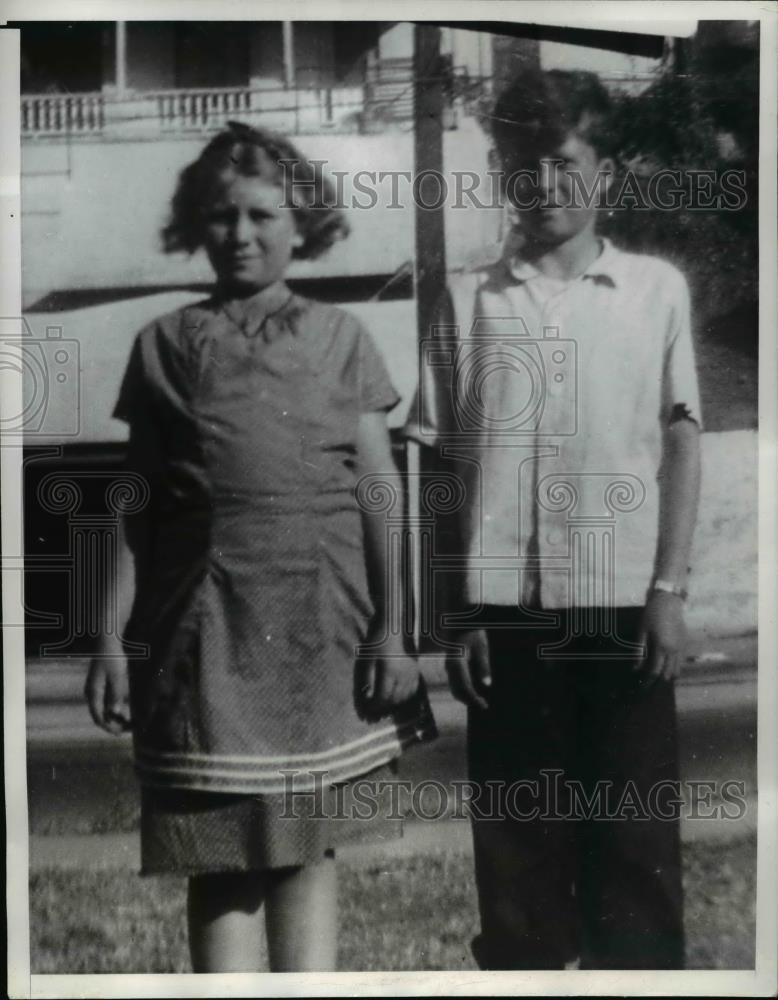 1940 Press Photo Marilyn Bunker victim of Fatal shooting shown with her brother - Historic Images