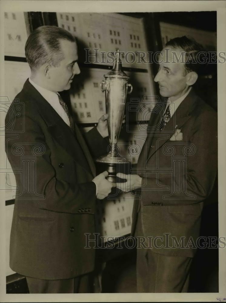 1938 Press Photo George D.Scudder receive Trophy at Jersey Stamp Show - Historic Images