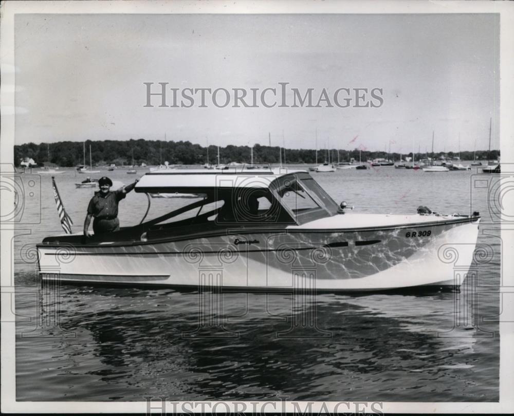 1957 Press Photo Leonard Warren,Metropolitan Opera Star at her Power Boat. - Historic Images