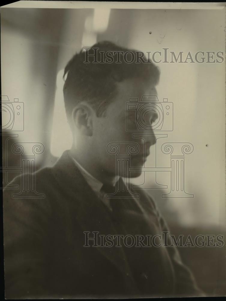 1927 Press Photo Mr DeChipps Jr in a courtroom at a trial - nee86098 - Historic Images