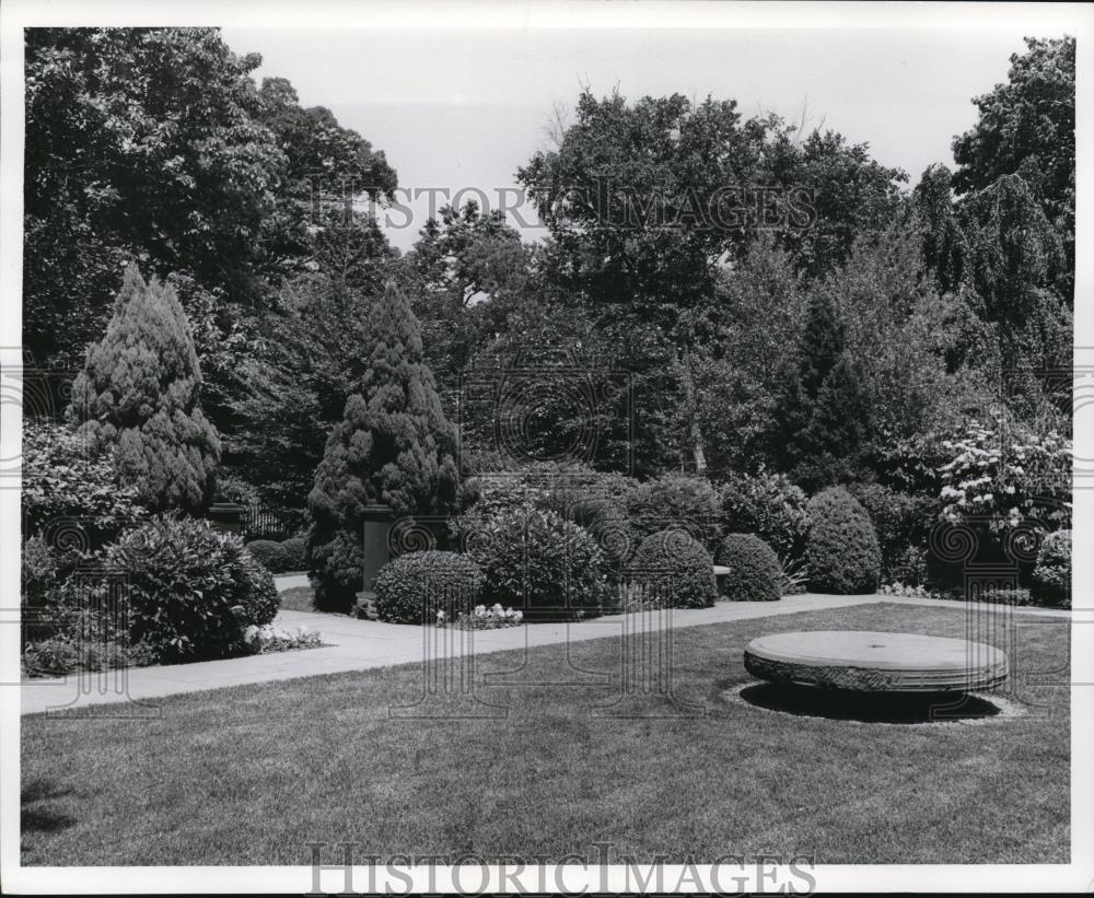 1975 Press Photo  The garden for the blind at North corner entrance - cva72672 - Historic Images