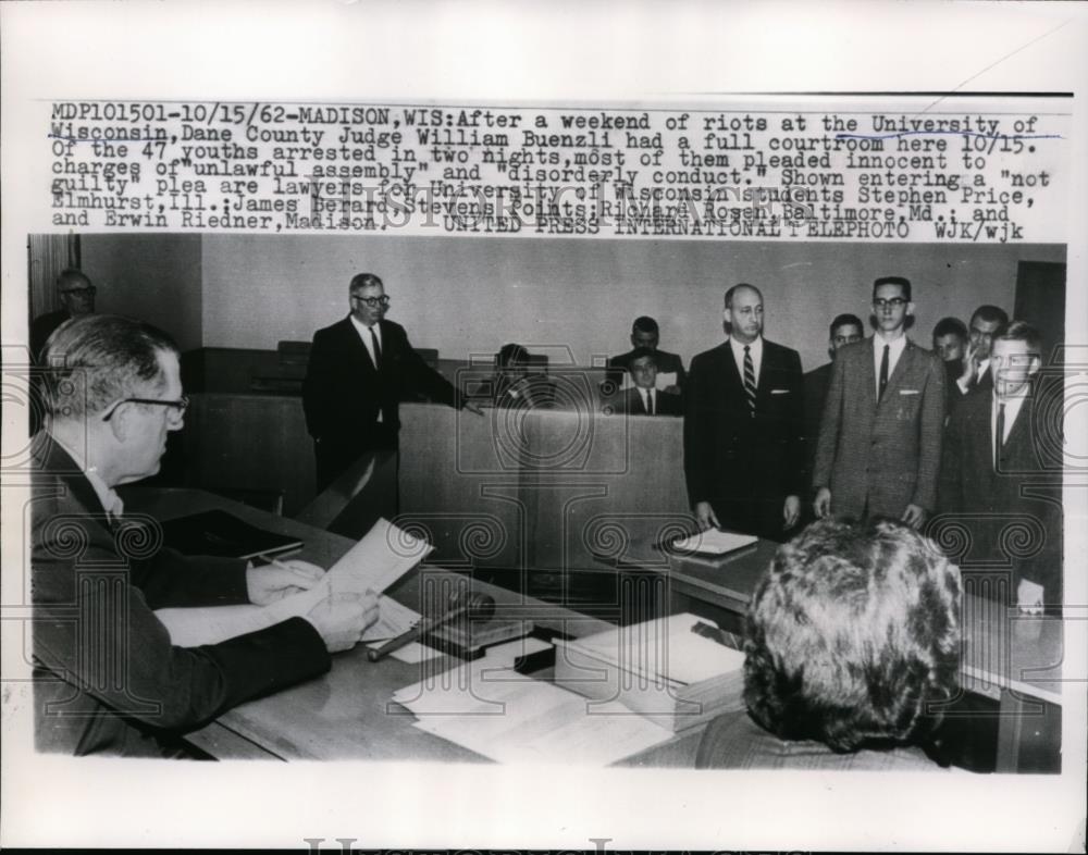 1962 Press Photo University pf Wisconsin Judge William Buenzil &amp; protestors - Historic Images