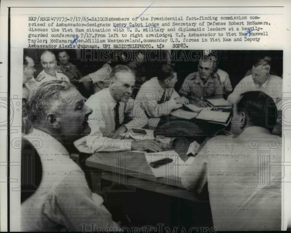 1965 Press Photo Henry Cabot Lodge with Presidential Fact-finding commission - Historic Images