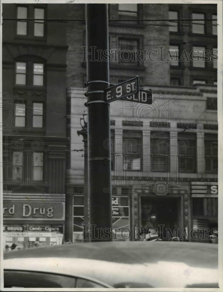 1940 Press Photo Street sign- Northwest corner of Euclid &amp; 9th Street - Historic Images