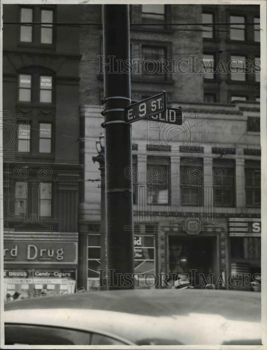 1940 Press Photo Street sign- Northwest corner of Euclid & 9th Street - Historic Images