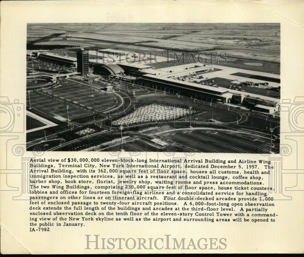 1958 Press Photo International Arrival building at NYC airport seen in air view - Historic Images