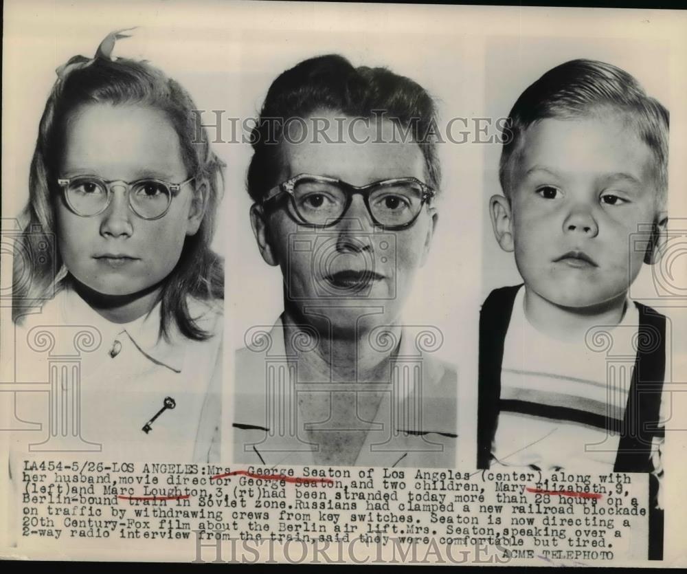 1949 Press Photo Mrs.George Seaton and children stranded in Berlin-bound train - Historic Images