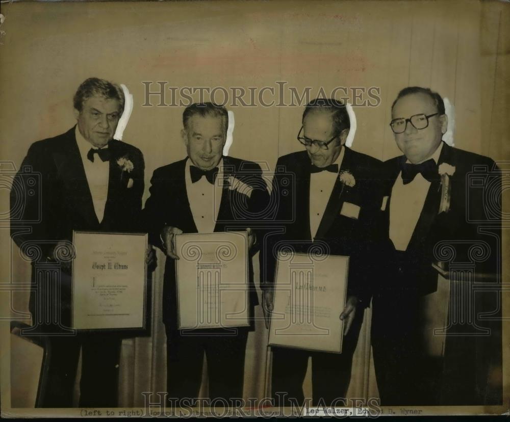 1977 Press Photo 20th meeting of Suburban Community Hospital, Joe Abrams - Historic Images