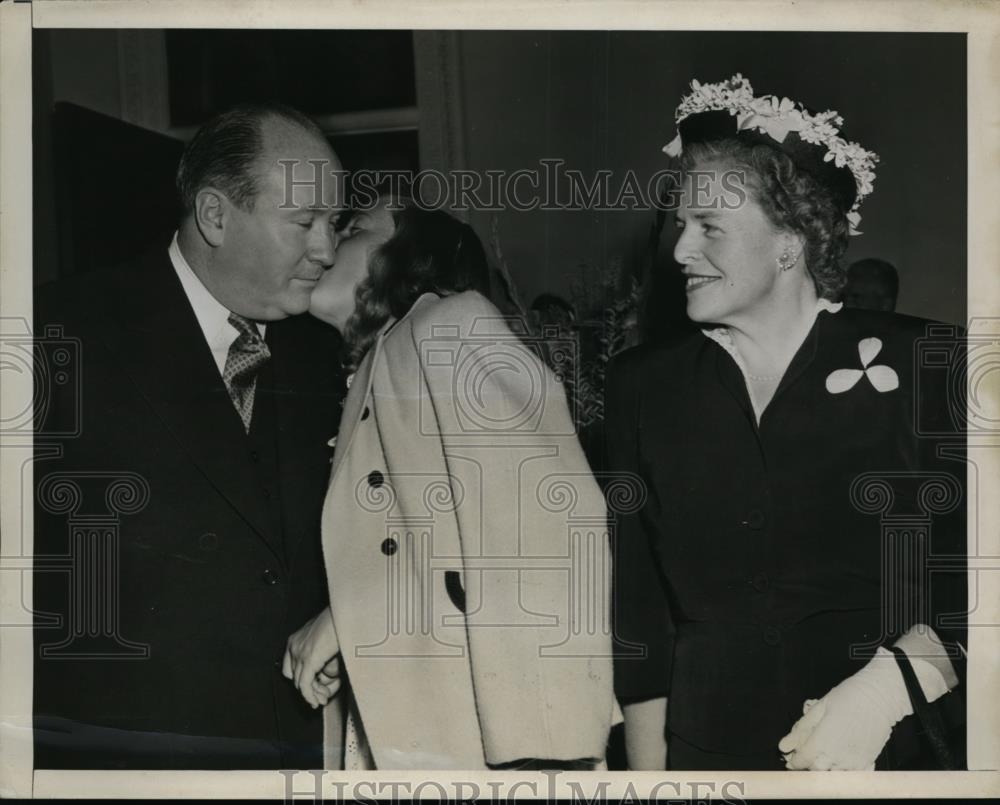 1946 Press Photo US Ambassador to Australia Robert Butler, wife &amp; daughter Cathy - Historic Images