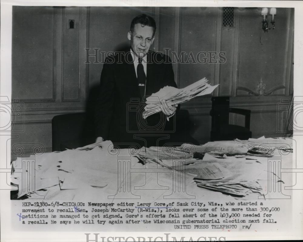 1954 Press Photo Newspaper editor Leroy Gore Sauk City Wisconsin - nee86745 - Historic Images