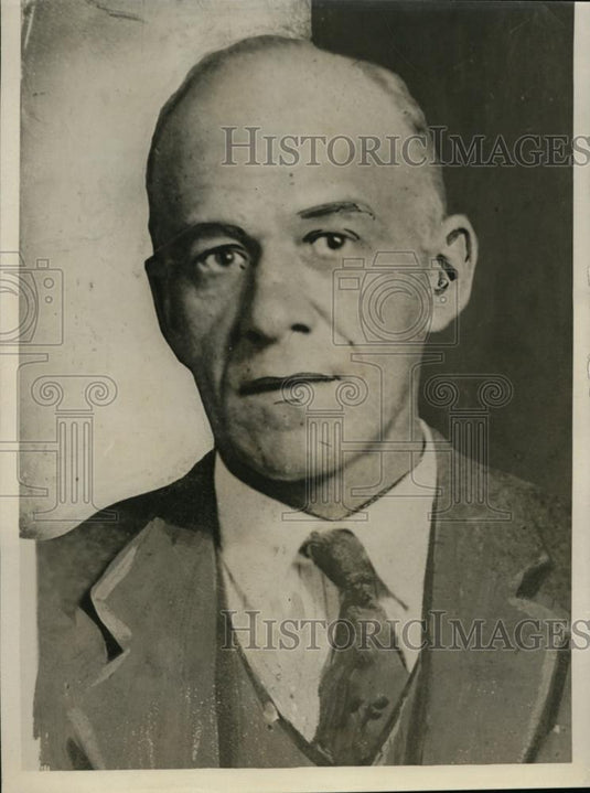 1932 Press Photo Jonas Hutchinson at his business office - nee87741 - Historic Images