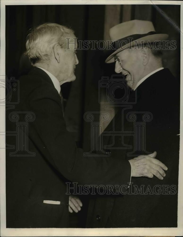 1942 Press Photo Sen. Arthur Capper and Sec. of Navy Frank Knox. - nee83680 - Historic Images