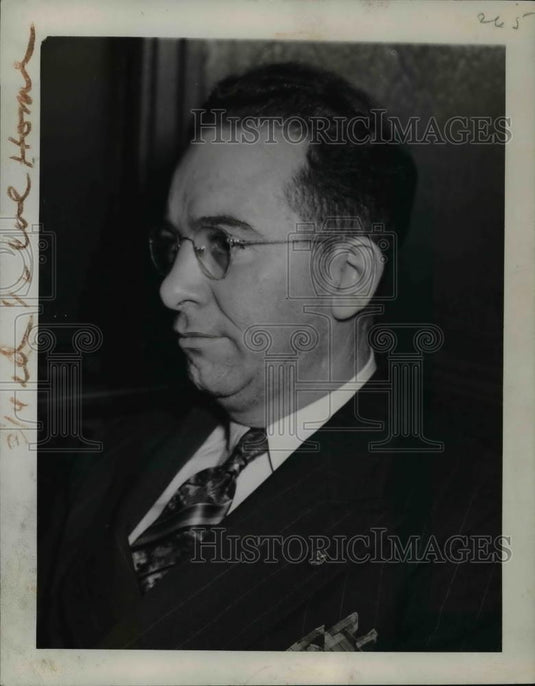 1944 Press Photo John E Gallagher Police Court Clerk in Cleveland Ohio - Historic Images