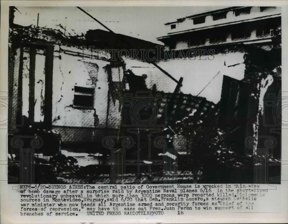 1955 Press Photo Central Patio of Government House wrecked by Argentine Planes - Historic Images