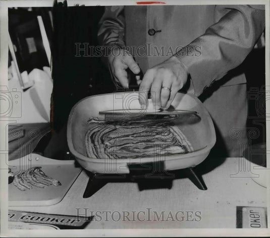 1965 Press Photo Housewares display for the kitchen by Bratel, frying pans - Historic Images
