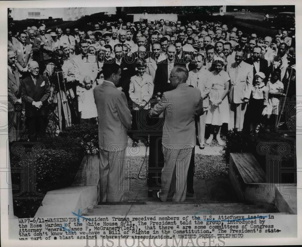 1952 Press Photo President Truman & US Attorneys Assn at the White House in DC - Historic Images