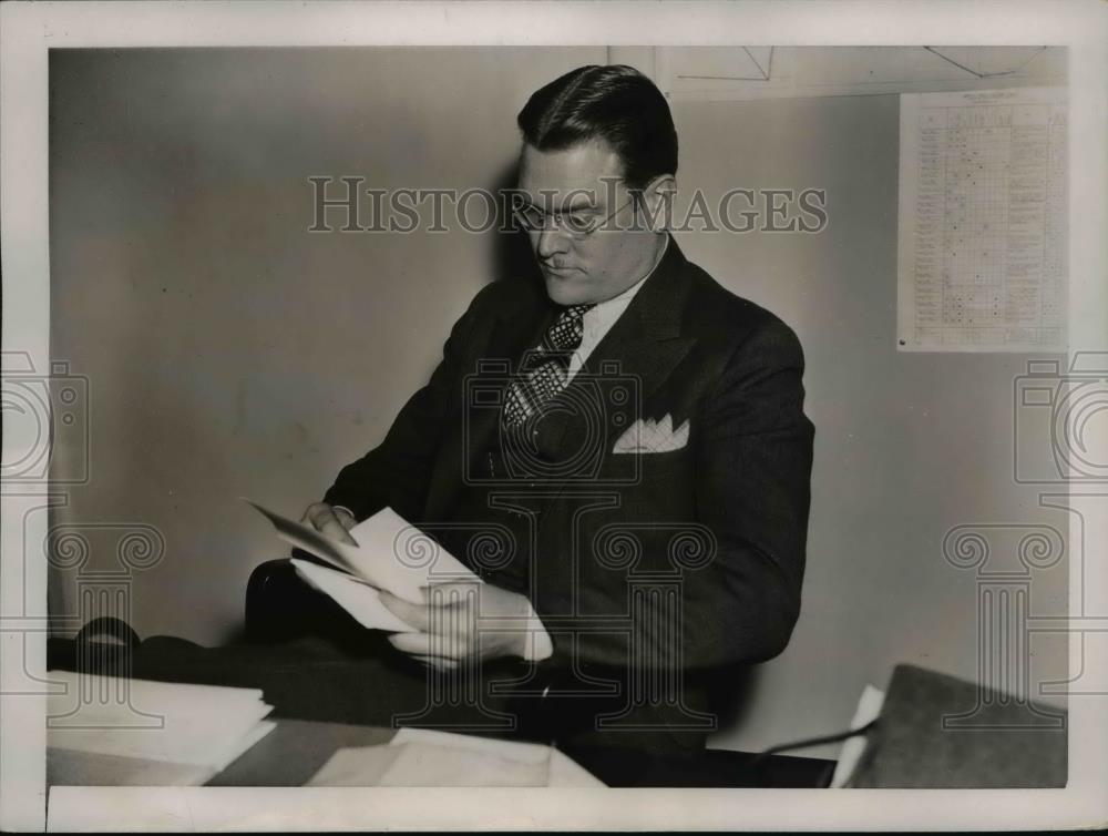 1937 Press Photo Fred D Fagg Jr Director of Air Commerce in Washington DC - Historic Images