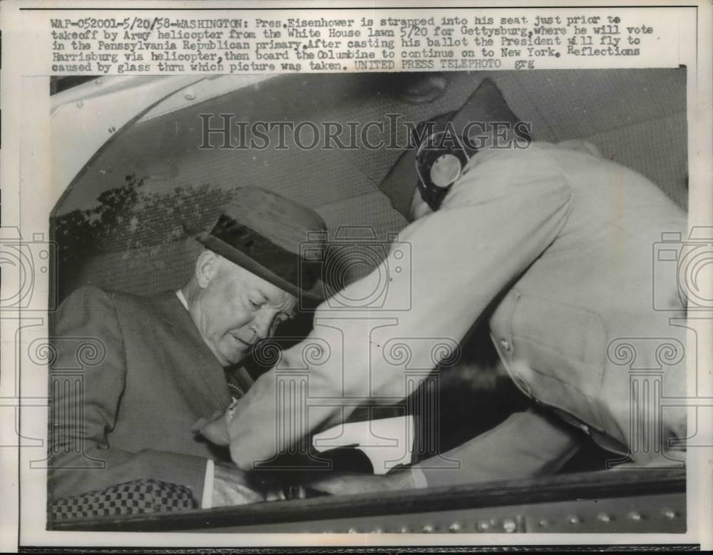 1958 Press Photo President Eisenhower in Army helicopter at White House - Historic Images