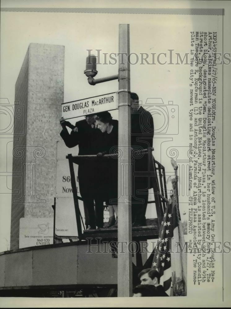 1965 Press Photo Mrs Douglas MacArthur widow of General, street named to him - Historic Images