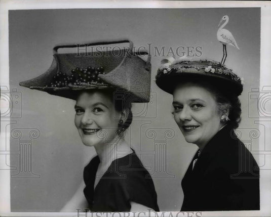 1956 Press Photo Betty Buchan & Janet Taylor at American Women of Radio & TV - Historic Images