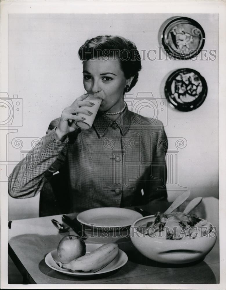 1954 Press Photo A woman at a kitchen table eating a meal - nee87424 - Historic Images