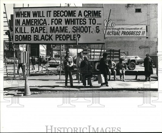 1981 Press Photo Sign on corner of E. 105th & Euclid - cva95153 - Historic Images