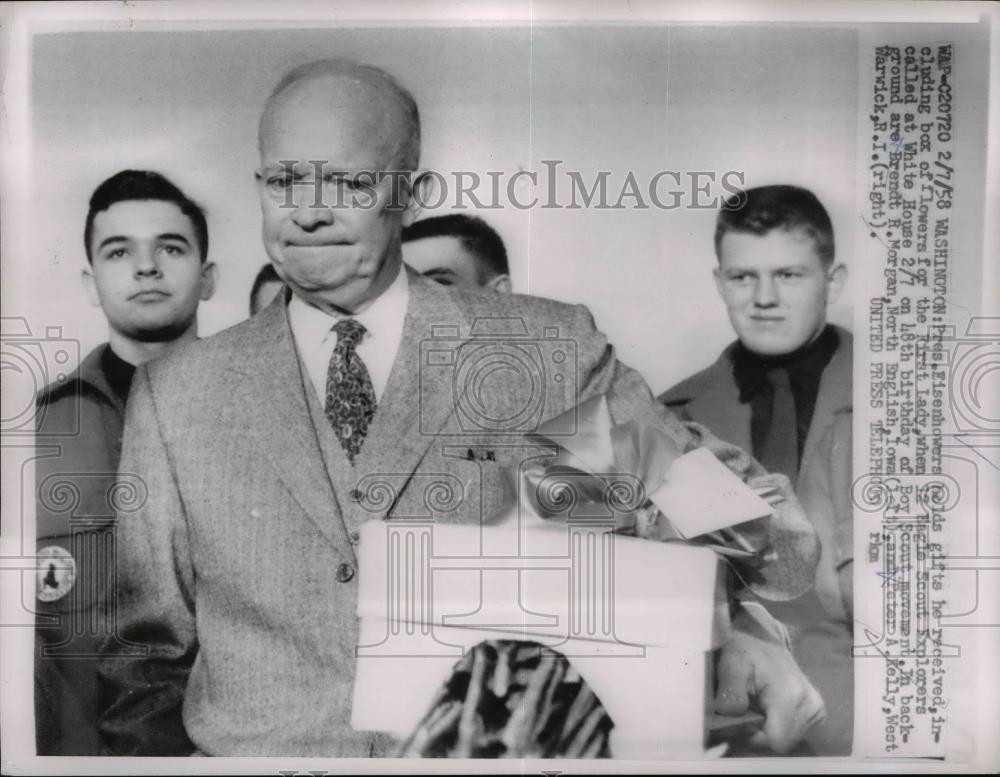 1958 Press Photo President Eisenhower, Eagle Scout Explorers BB Morgan - Historic Images