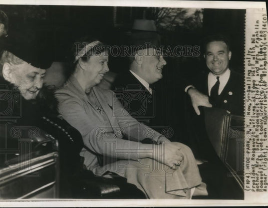 1940 Wire Photo Pres. Roosevelt Smiling Arrives at Tokyo Hall with His Mother - Historic Images