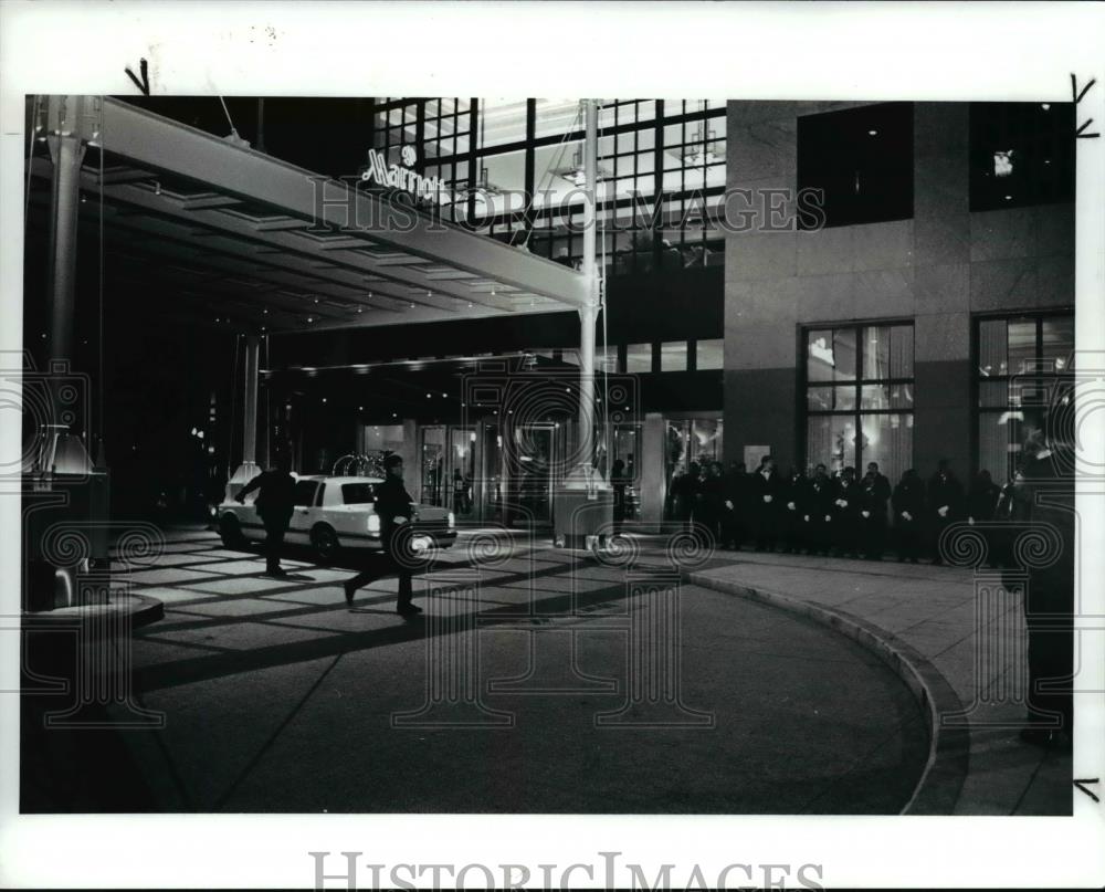 1991 Press Photo The Marriot Hotel Grand Opening party - cva91884 - Historic Images