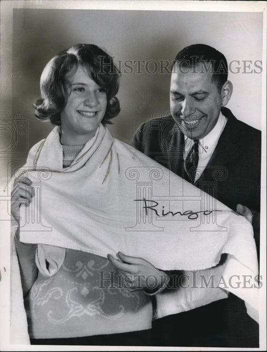1964 Press Photo Sharon Fogleson grand prize winner Teen to Teen clothing drive - Historic Images