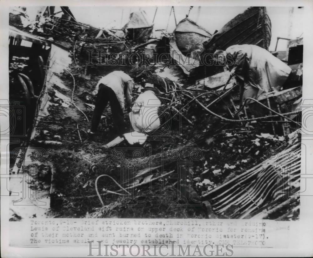 1949 Press Photo Rescue work at Toronto Canada flash fire on ship Morenio - Historic Images