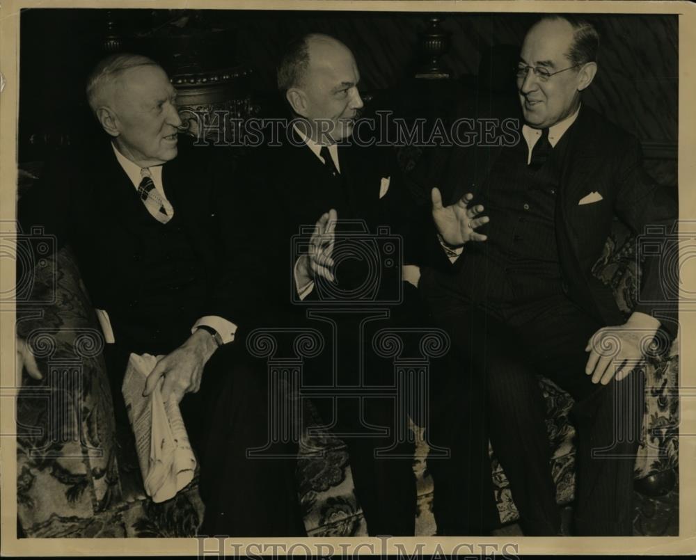 1937 Press Photo F.J. Claypool, John F. Davis and C.W. Phellis at Murray Hotel - Historic Images