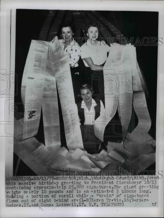 1955 Press Photo Muskegon MI birthday greeting for President Eisenhower - Historic Images