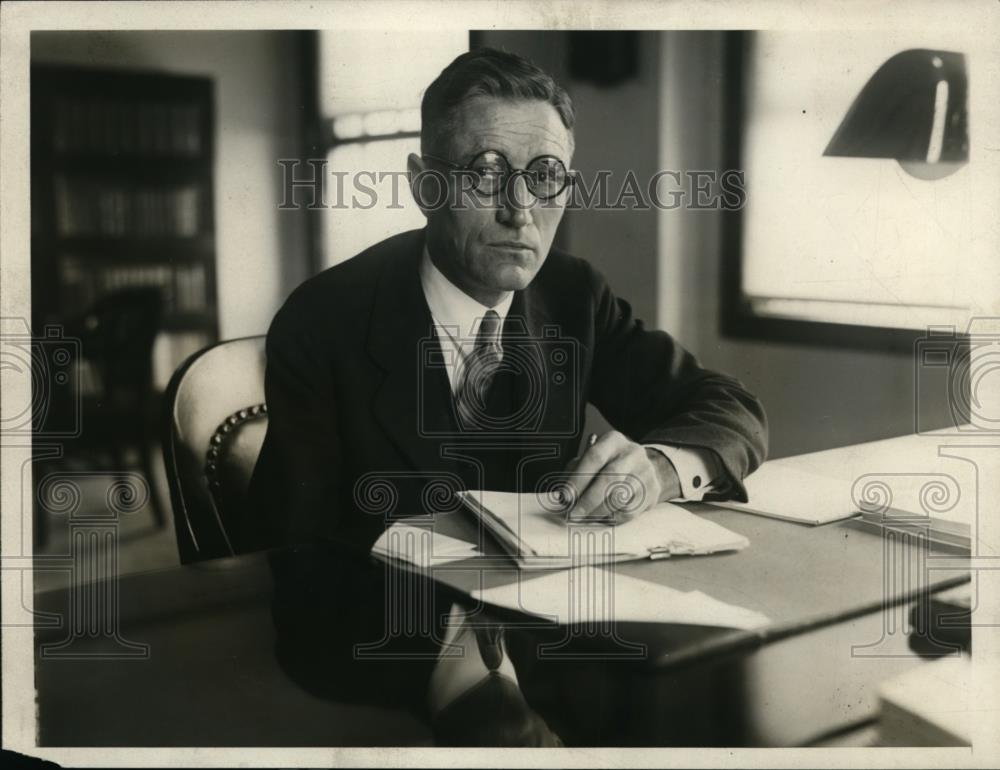 1928 Press Photo Clarence M Charest at desk at Internal Revenue Service - Historic Images