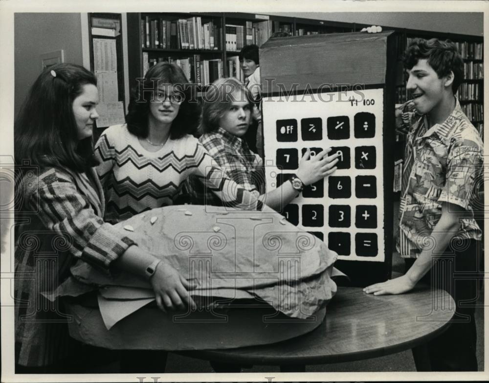 1978 Press Photo Becky Stewart, Mary Elios, Phil Schwarz at a Cleveland school - Historic Images