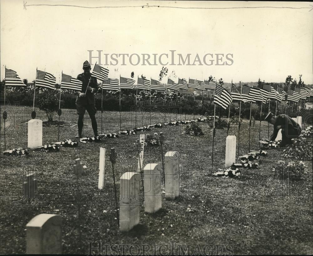 1927 Press Photo Highland Park Cemetery American Legion plots - cva85502 - Historic Images