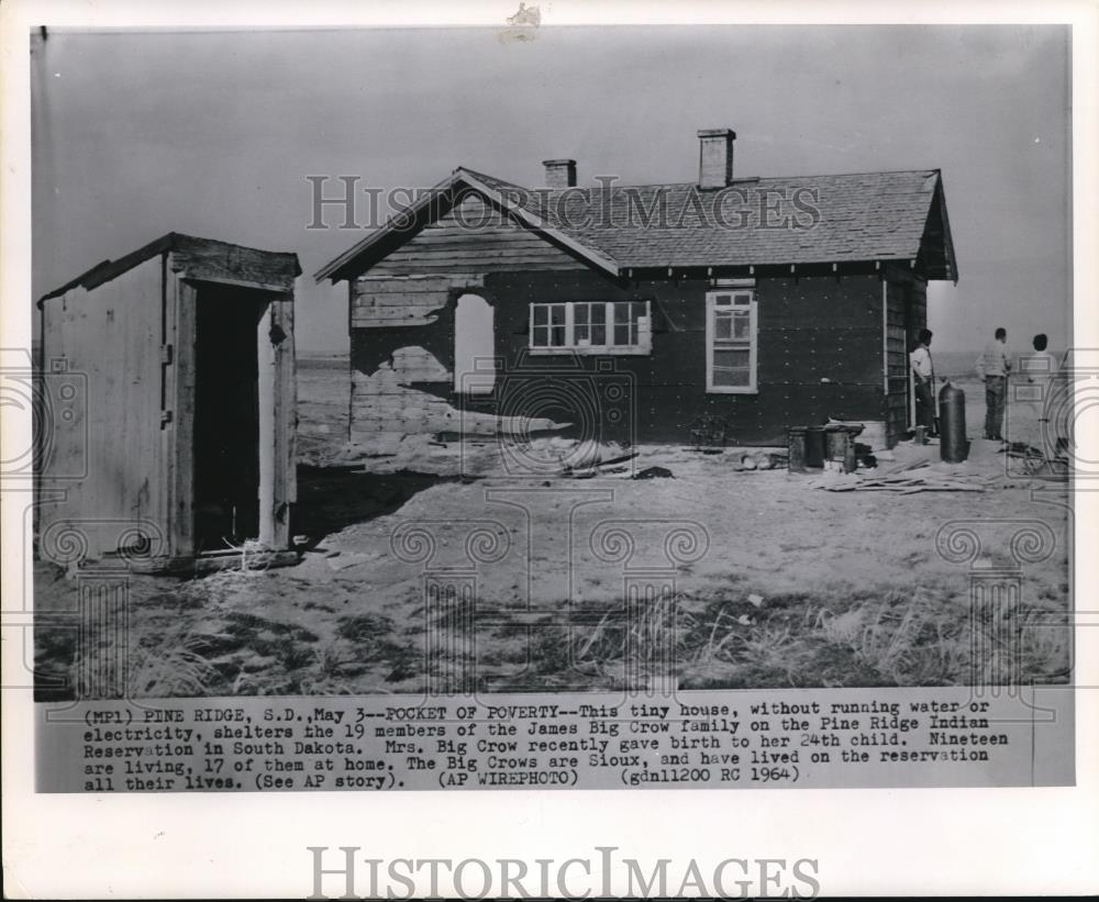 1964 Wire Photo The house without electricity and running water - cvw09800 - Historic Images