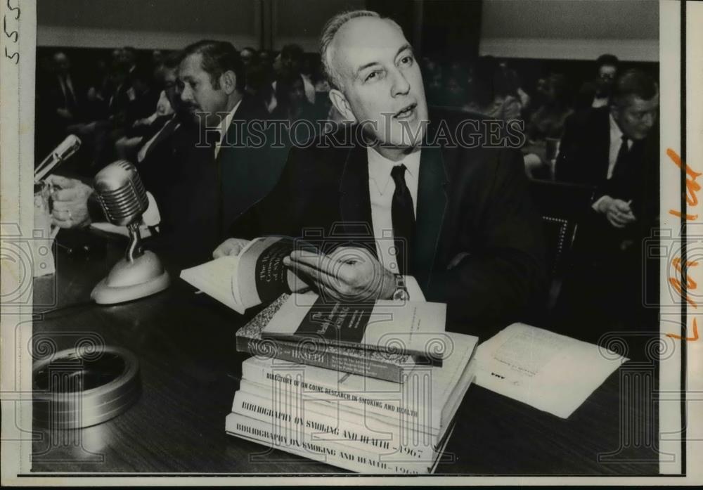 1969 Press Photo William Stewart US Surgeon General at Senate Commerce Committee - Historic Images