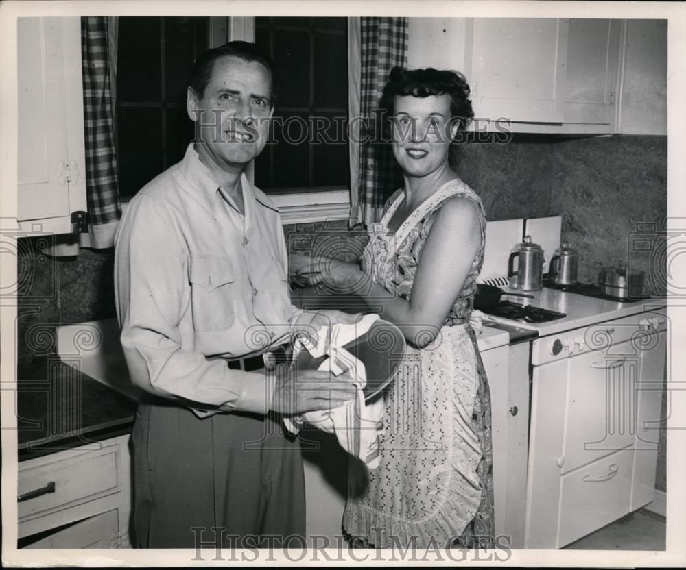 1950 Press Photo Don H Ebright Republican nominee for Ohio Governor with wife - Historic Images