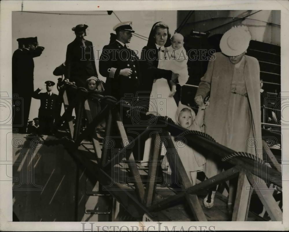 1940 Press Photo Princess Juliana of Netherlands&amp; infant Princess Irene - Historic Images