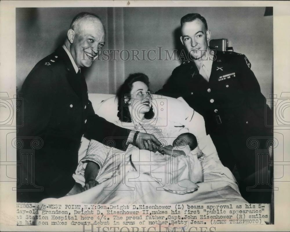 1948 Press Photo Gen.Dwight Eisenhower with grandson with Capt.John Eisenhower. - Historic Images