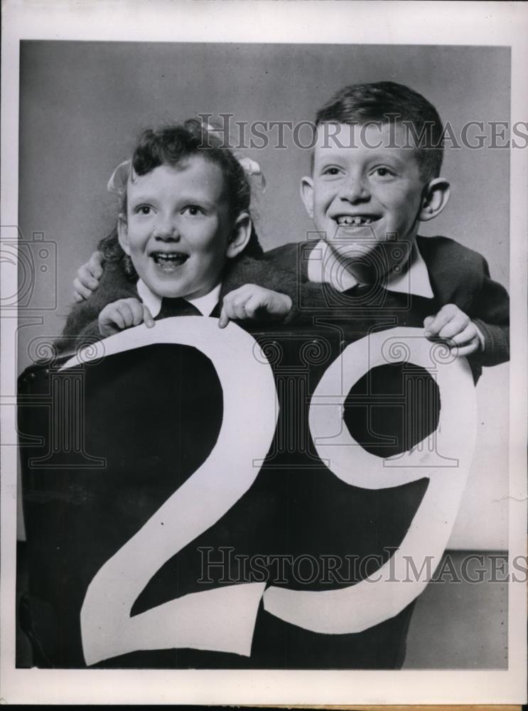 1944 Press Photo Marlanne and Bruce Zuckerman celebrated birthday on Leap Year - Historic Images