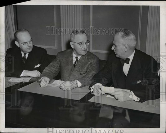 1946 Press Photo President Truman, Max Gardner Under Secretary of Treasury - Historic Images