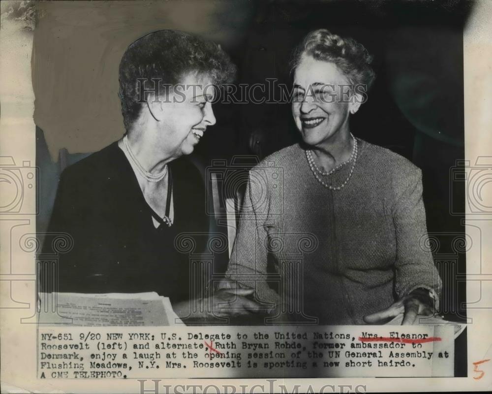 1949 Press Photo Mrs Eleanor Roosevelt & Ruth B Rohde ex ambassador to Denmark - Historic Images