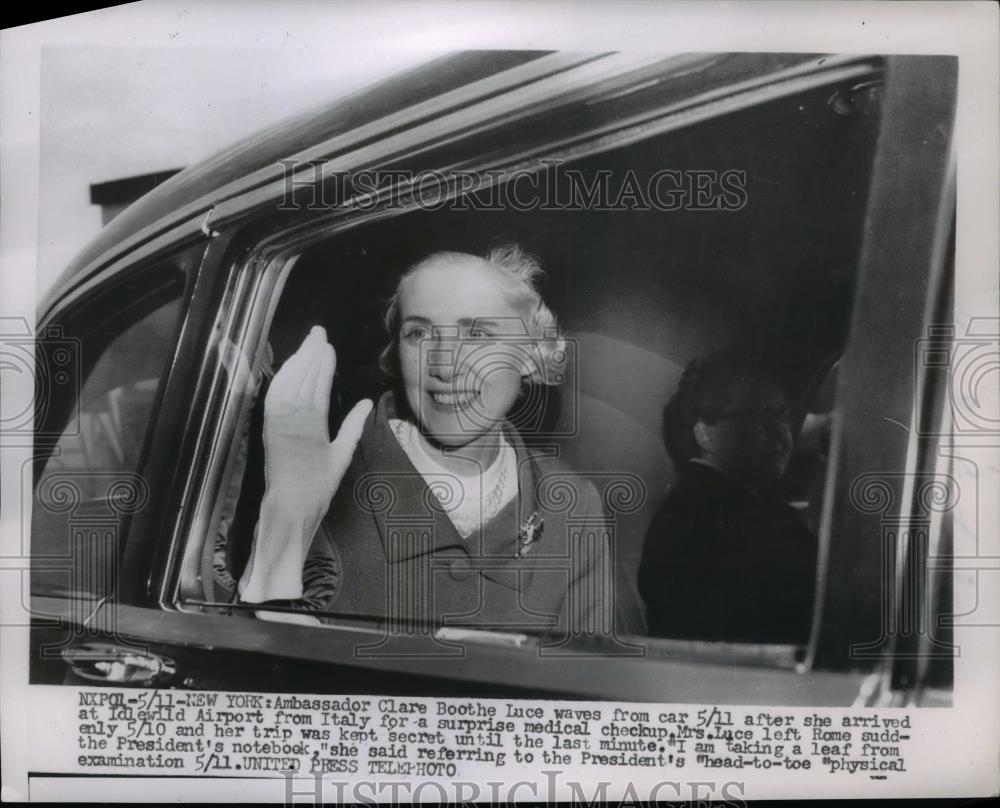 1956 Press Photo Clare Boothe Moore U.S Amb.to Italy arrived at Idlewidl Airport - Historic Images