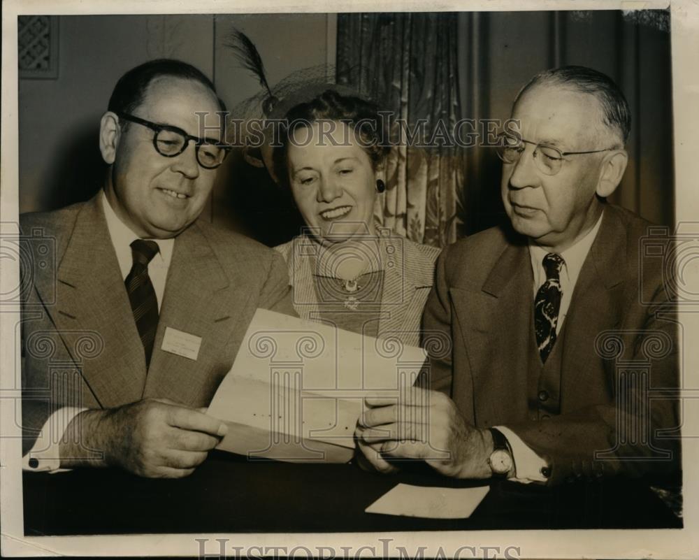 1950 Press Photo GOP National Committee Guy Gabrielson, Mrs Gilford Mays - Historic Images