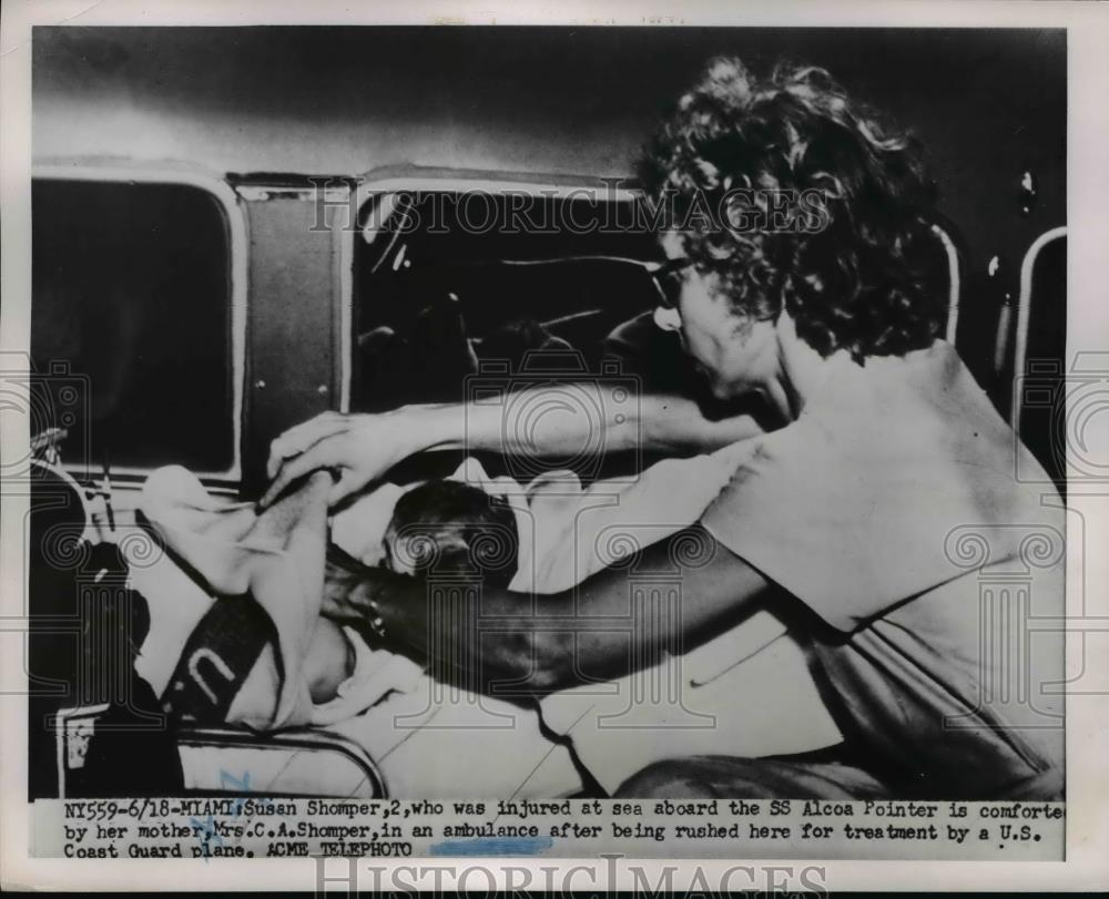 1951 Press Photo Susan Shomper &amp; mom in Miami ambulance from accident at sea - Historic Images