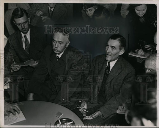 1938 Press Photo Voyta Benes & Hadimar Hustran at a meeting - nee88051 - Historic Images