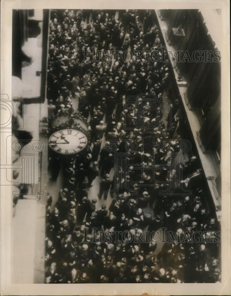 1949 Press Photo Street outside the Stock Exchange in London, England - Historic Images