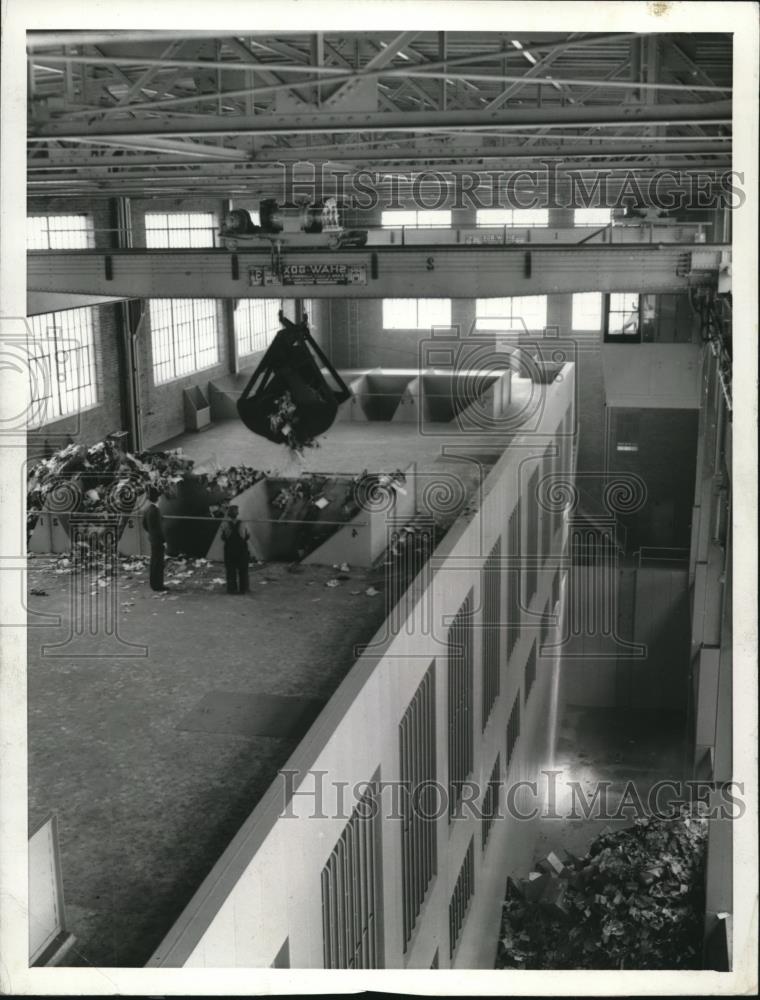 1935 Press Photo Dumping rubbish at the Garbage plant - cva74529 - Historic Images